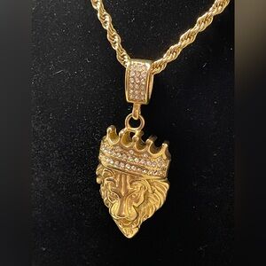Lion head pendant chain